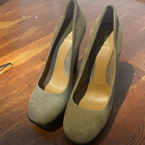 Authentic Fendi Suede Platform Pumps - Picture 2 of 8